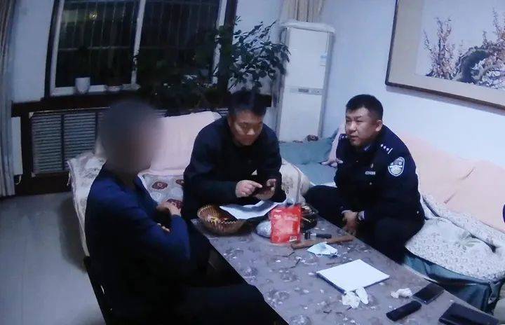 介绍个信用网网址_山东一男子在不同银行取现7万元后介绍个信用网网址，警方上门了