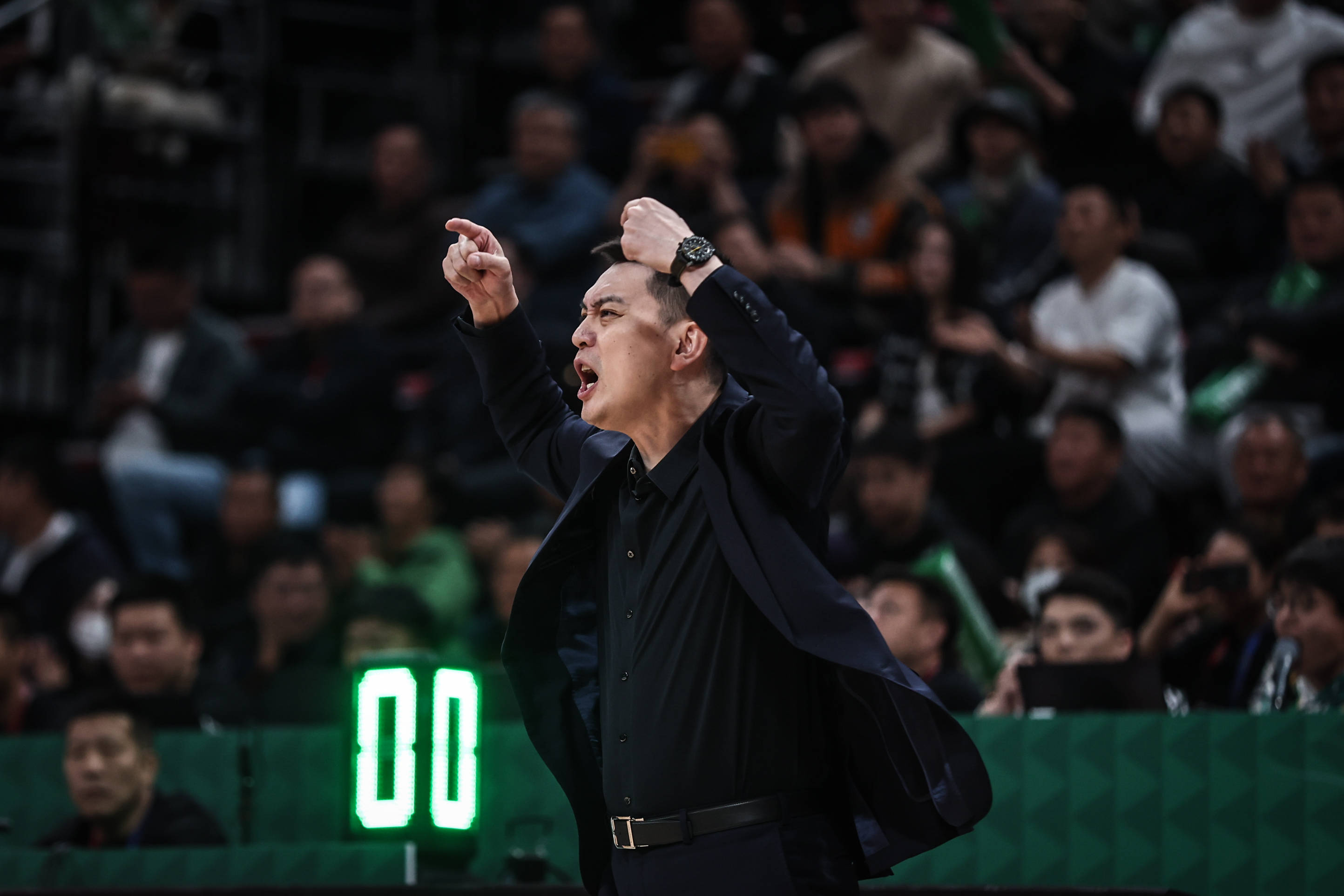 hga030怎么开户_杨鸣谈外籍裁判：球队还需适应 但总体判罚是好的