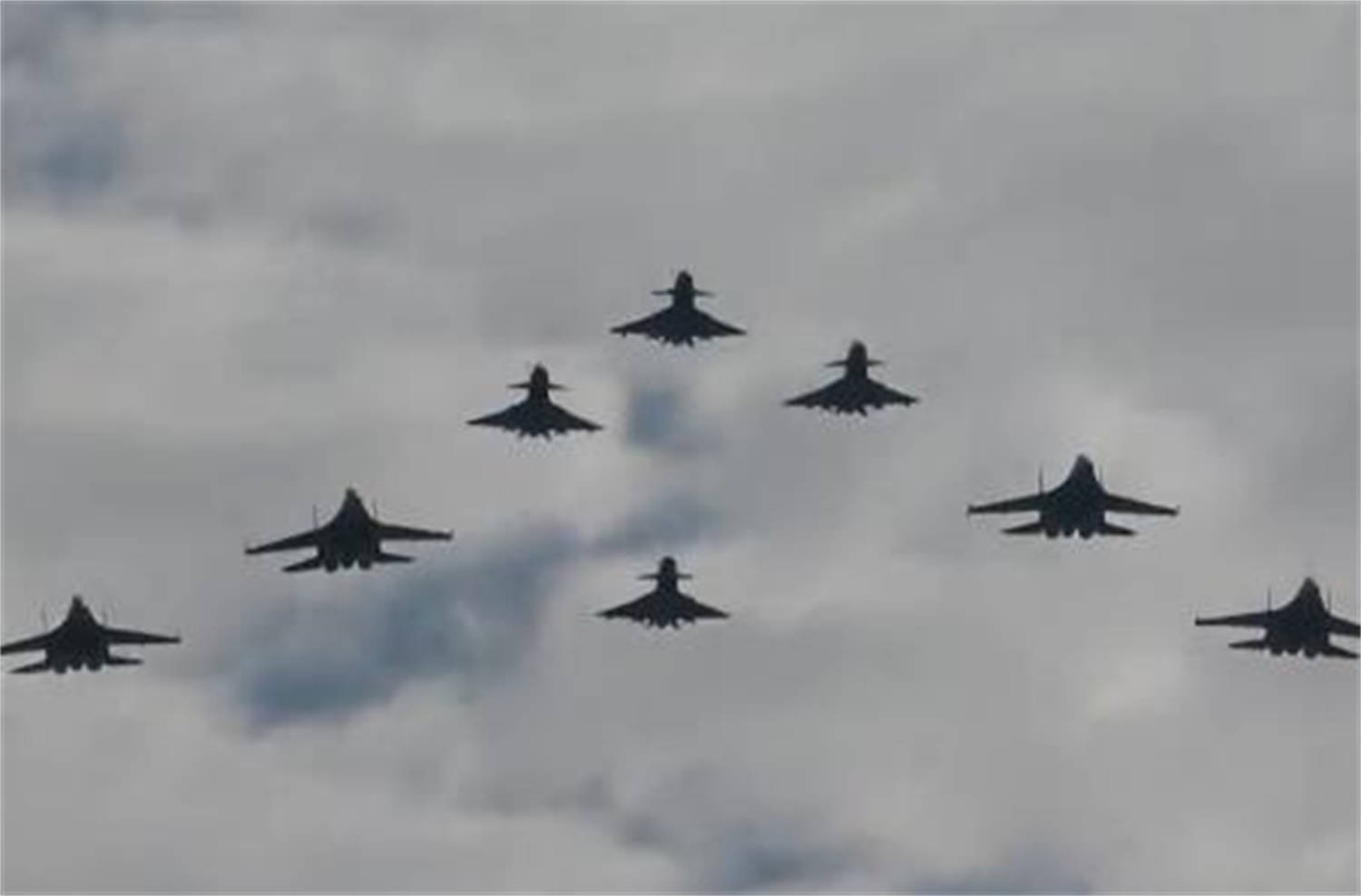 皇冠信用网开户_印被中式武器打服皇冠信用网开户，解放军发布歼10C大片，绿媒点赞，民进党沉默