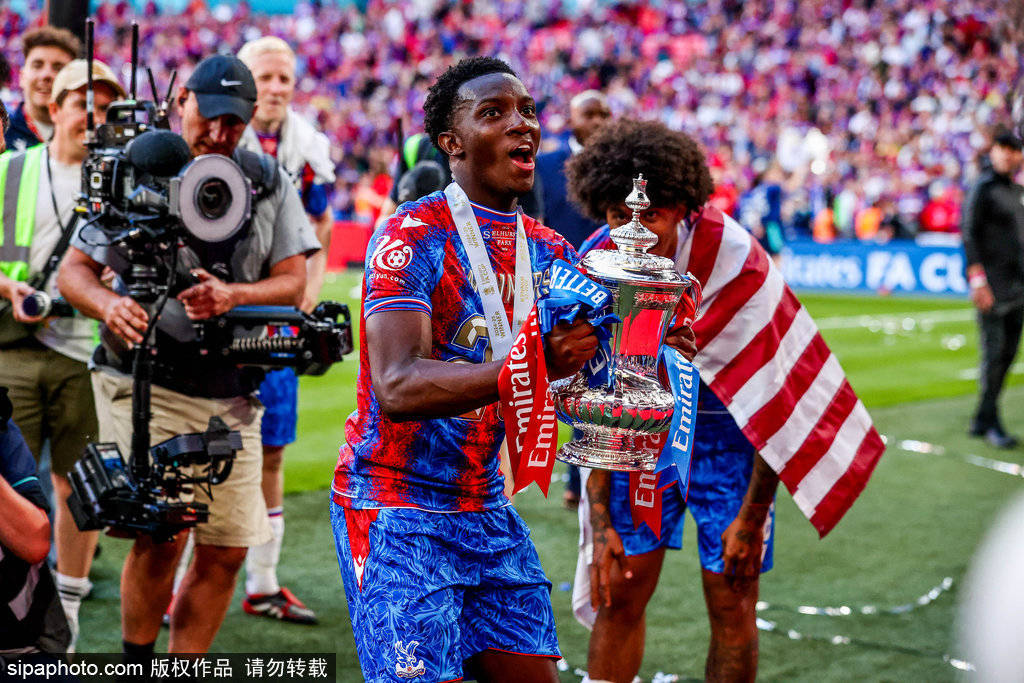 皇冠信用登3代理_揭秘曼联6800万镑豪购埃泽内幕：拜仁截胡？水晶宫王牌引爆夏窗皇冠信用登3代理！