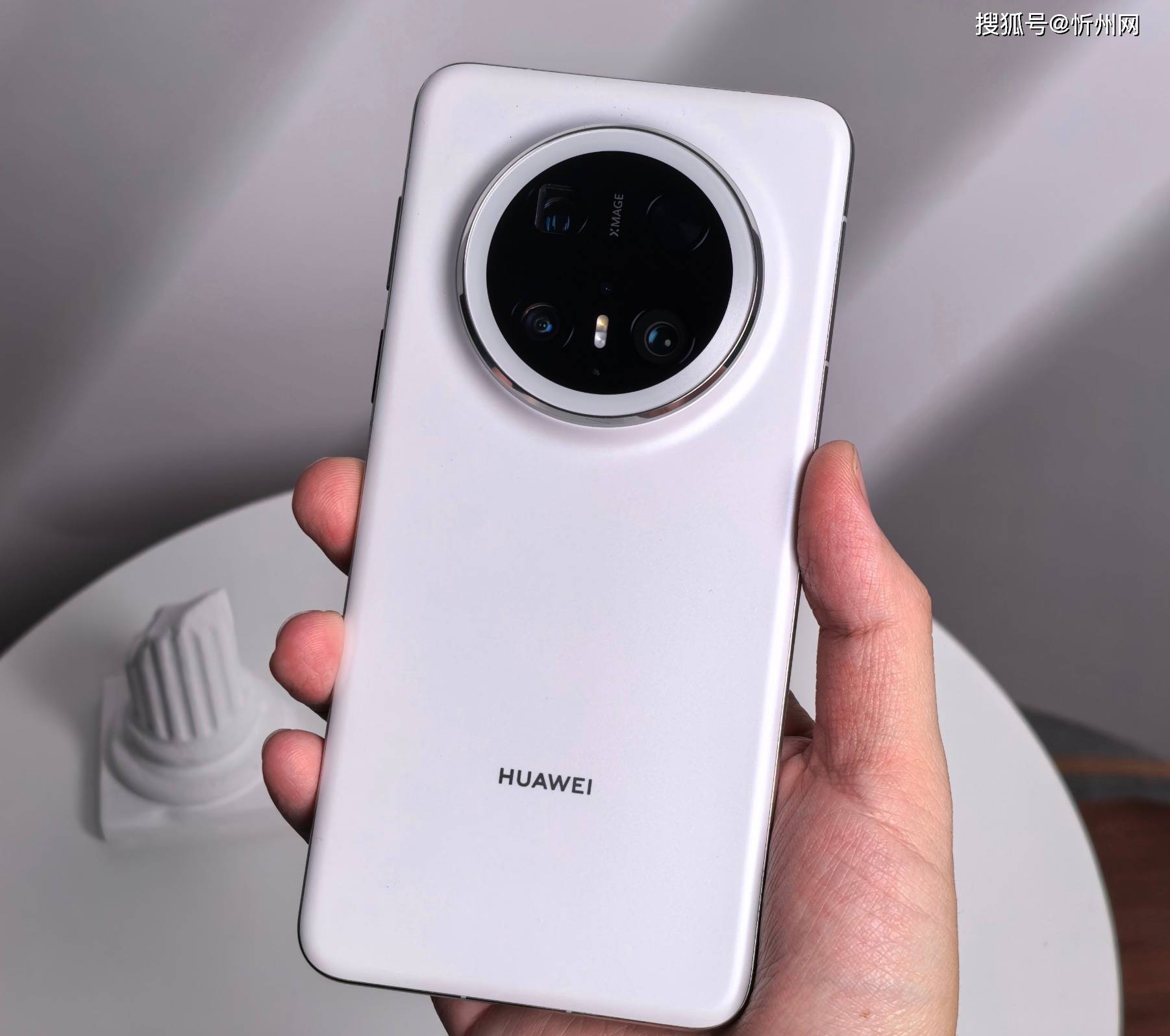 新2网址_为什么有人宁愿买华为Mate 70 Pro优享版新2网址，也不买iPhone 16 Pro？