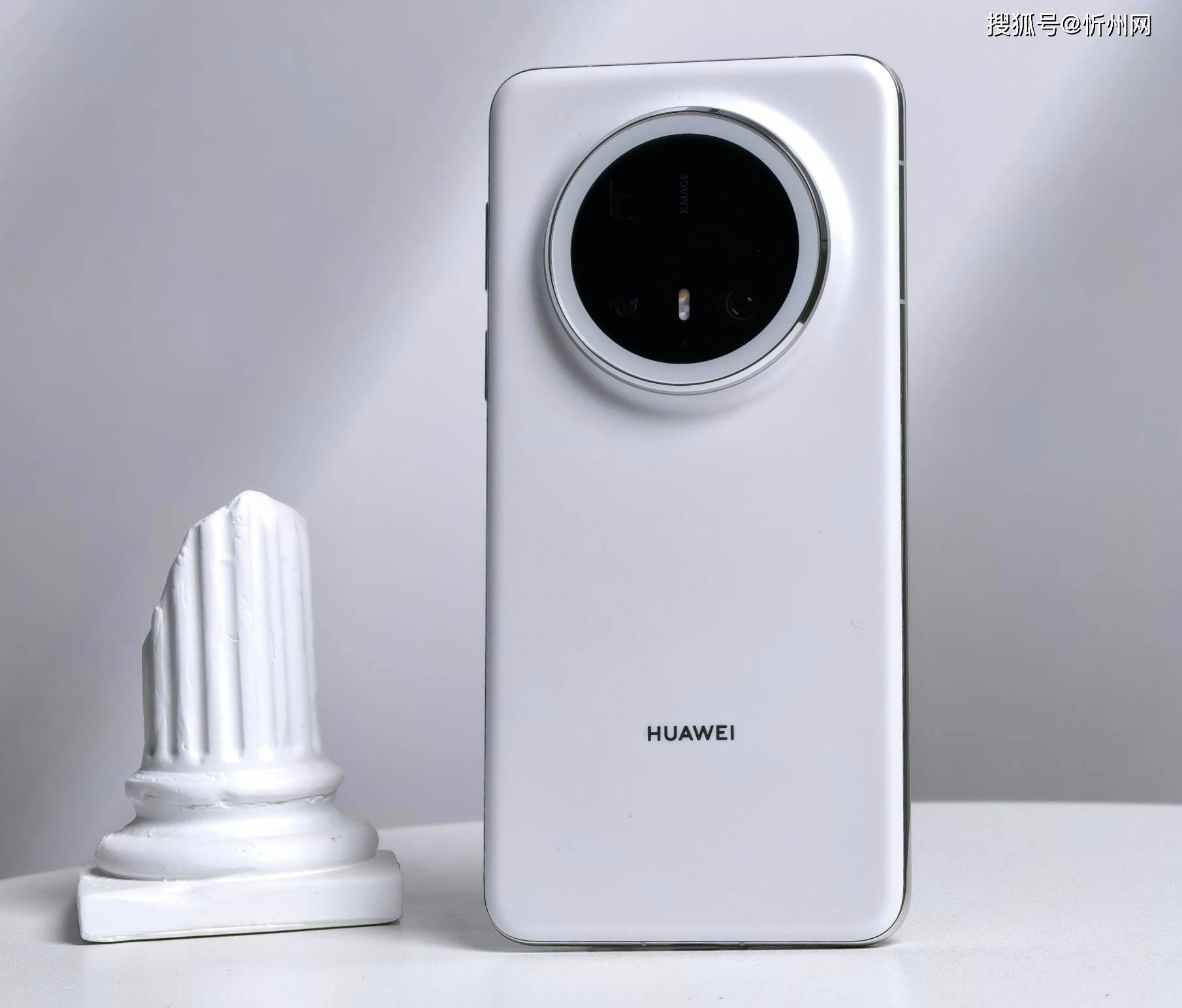 新2网址_为什么有人宁愿买华为Mate 70 Pro优享版新2网址，也不买iPhone 16 Pro？