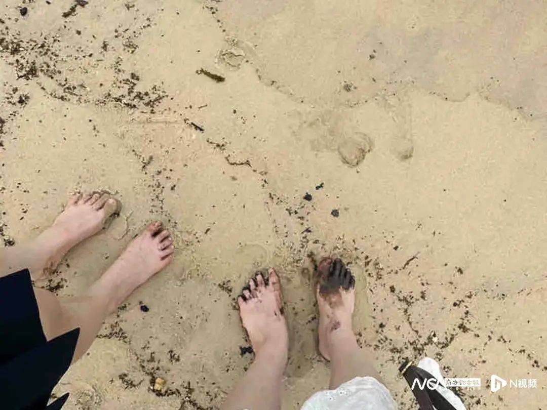 皇冠登3管理出租_“擦都擦不掉”！多名网友反映深圳大梅沙现黑色油污皇冠登3管理出租，味道刺鼻！官方回应