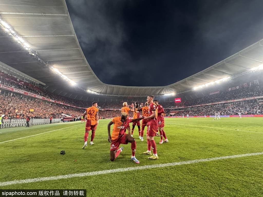 皇冠信用最新地址_奥斯梅恩情定老特拉福德皇冠信用最新地址！曼联欲用“水货”换神锋？6300万镑不是梦！