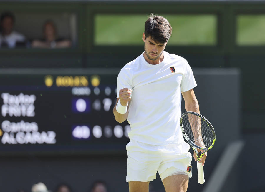 皇冠登3代理_温网｜携24连胜闯入男单决赛皇冠登3代理，发球进化的阿尔卡拉斯还有对手吗？