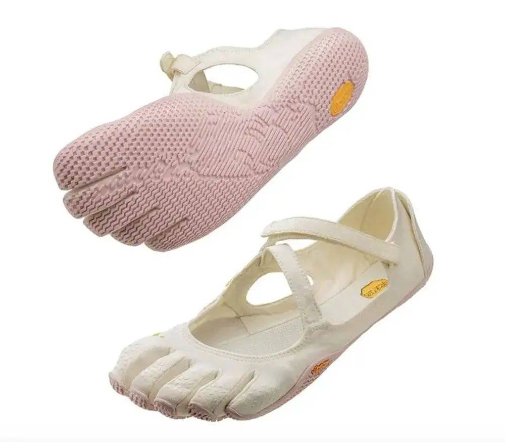 皇冠皇冠信用网平台_年轻人正在用丑鞋踹翻全世界