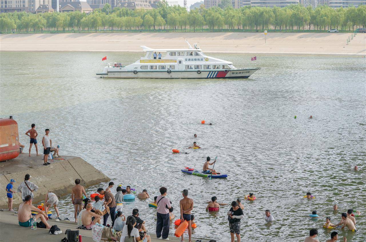 皇冠信用網会员开户_武汉多部门联合行动并提醒市民：远离两江通航水域皇冠信用網会员开户，莫让消暑变险情