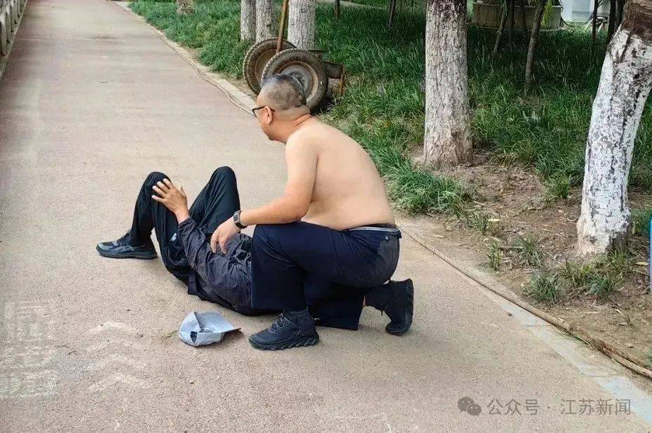 皇冠代理联系方式_石家庄一公安局副局长“赤膊上阵”皇冠代理联系方式，扑倒诈骗分子