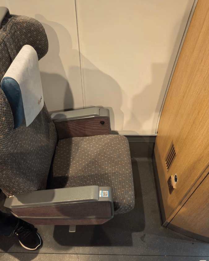 北海道札幌冈萨多vs RB大宫松鼠_“身高一米八根本坐不进去！”乘客吐槽高铁特等座挤北海道札幌冈萨多vs RB大宫松鼠，12306客服回应