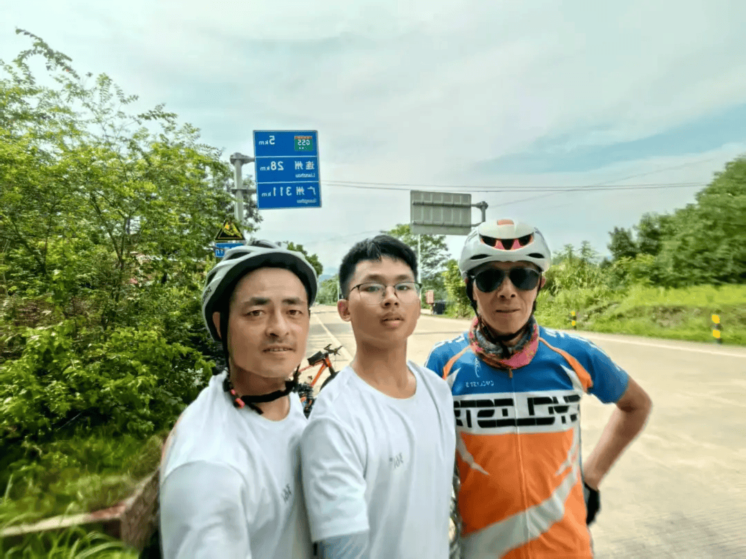 北海道札幌冈萨多vs RB大宫松鼠_15岁儿子考上高中北海道札幌冈萨多vs RB大宫松鼠，41岁湖南爸爸奖励他千公里骑行，花了10天从东莞骑回怀化，一路被好心人投喂