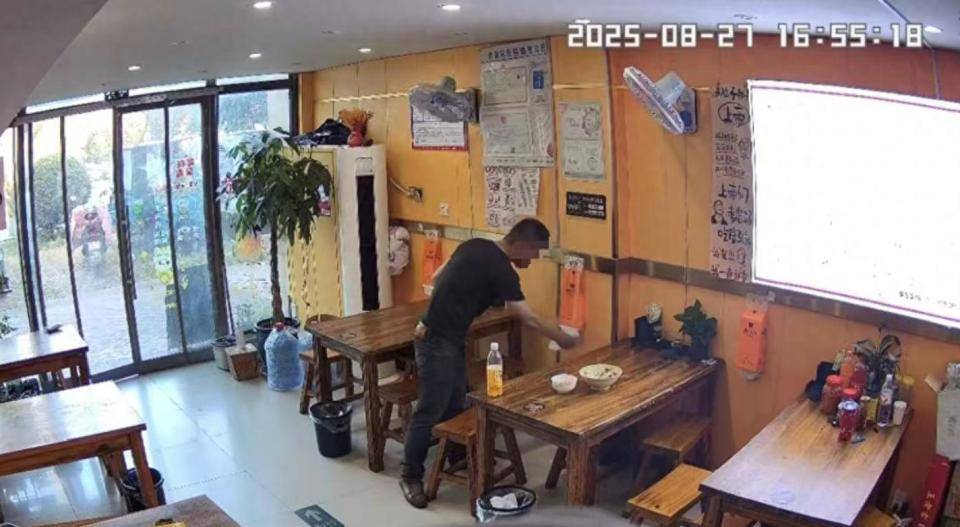 神户胜利船vs橫滨水手_用餐男子5分钟抽40张纸巾擦拭神户胜利船vs橫滨水手，老板娘怒发视频称太浪费；律师：发视频要注意法律风险