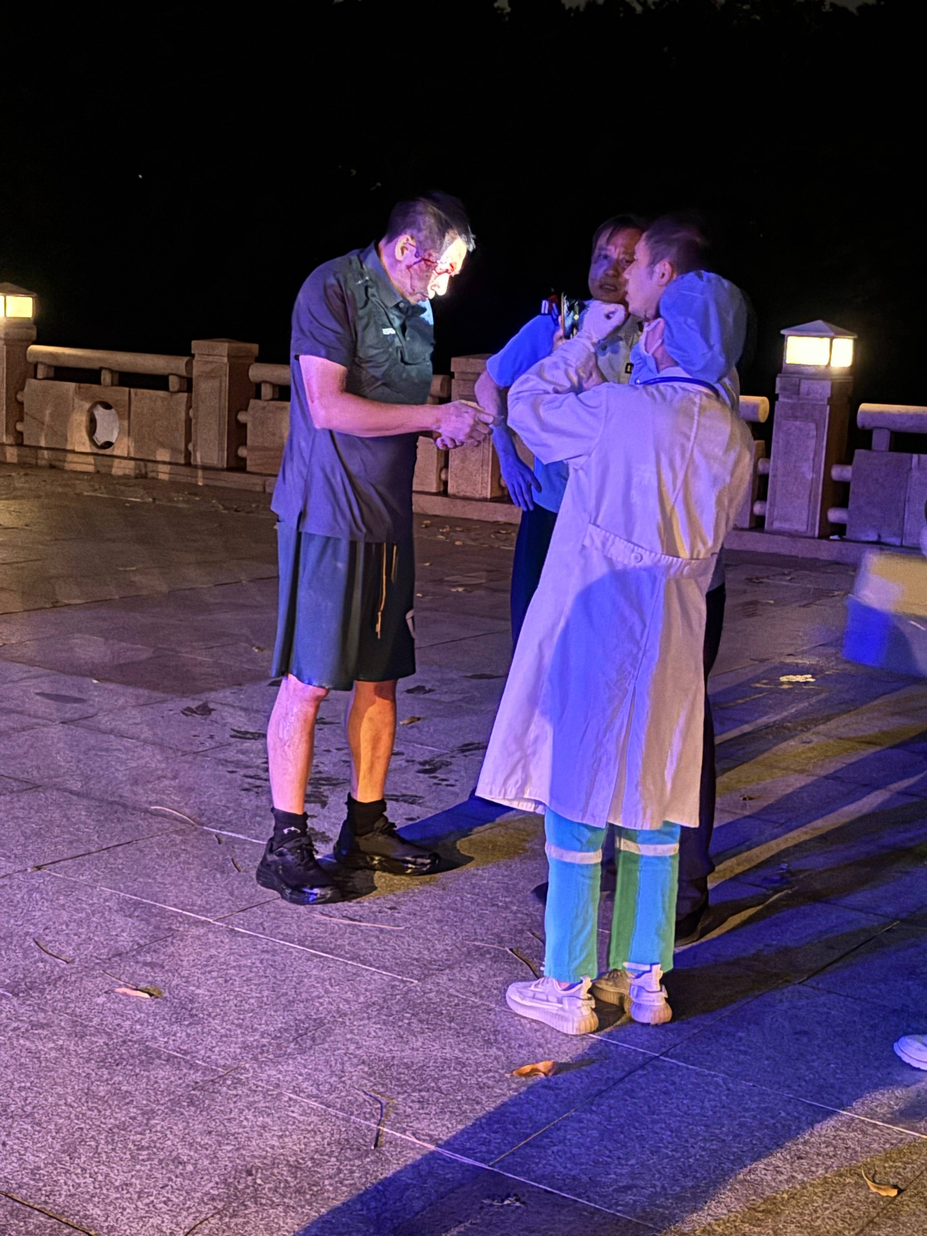 叶尼塞vs索科尔萨拉托夫_“有人吗？”东莞女子中元节深夜遛狗突传呼唤声叶尼塞vs索科尔萨拉托夫，“全程令人不安”，原是夜跑者求救