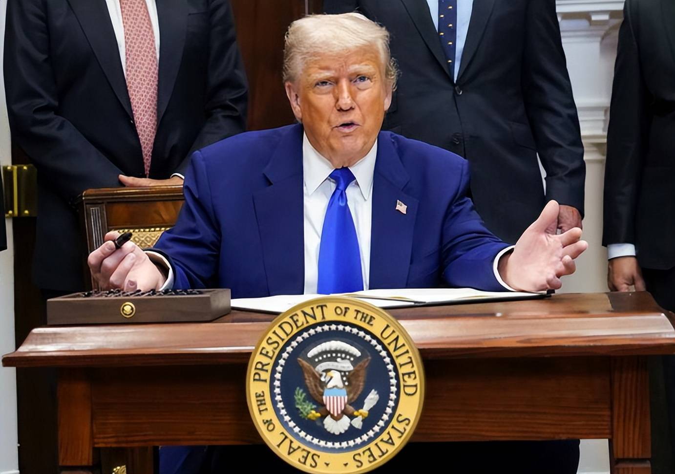 皇冠足球_董军发统一强音皇冠足球，不到24小时，美媒放出消息，特朗普叫停对台军援