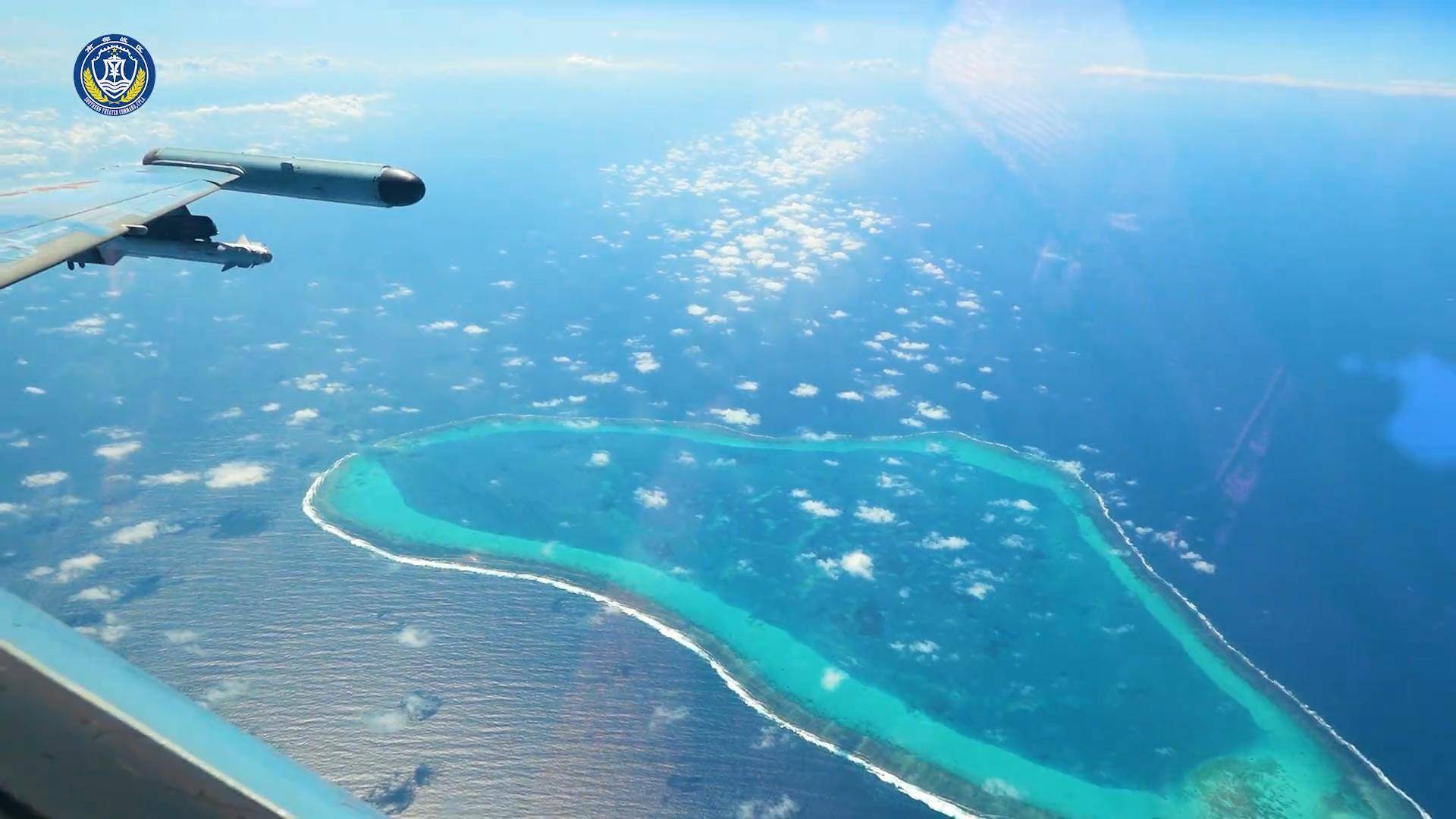 皇冠信用网正网_突发！菲律宾女记者拍摄到皇冠信用网正网，中国庞大舰队现身黄岩岛，与美舰对峙