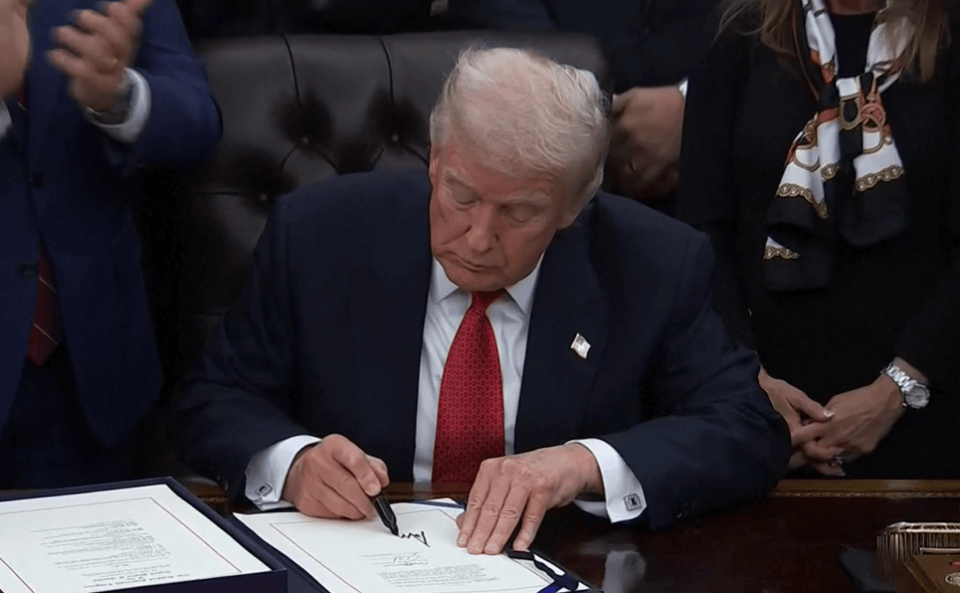 皇冠官网_特朗普暗示中俄“共治天下”皇冠官网，入局之前必须谨慎