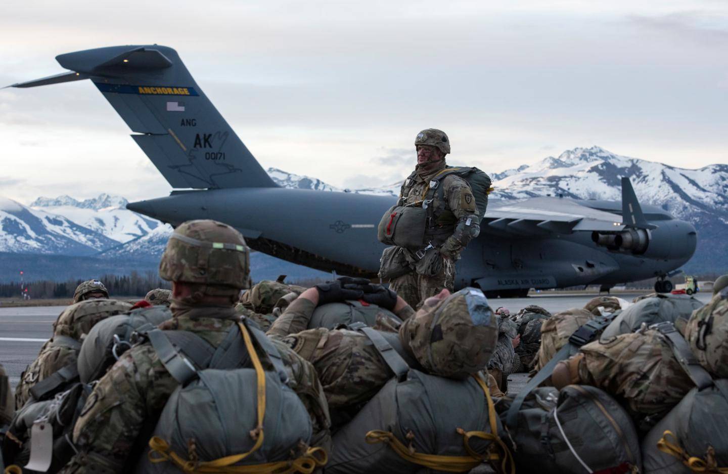 正版皇冠信用网出租_特朗普这次失算了！伊朗歼灭叛军正版皇冠信用网出租，美本土竟陷入大乱，空降军集结