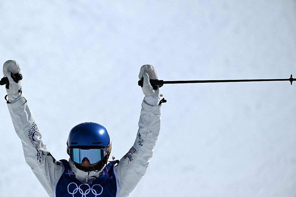 新2手机网站_第五金新2手机网站！自由式滑雪女子U型场地技巧 谷爱凌卫冕李方慧夺银
